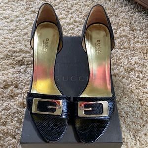 Gucci Blk Stilettos in lizard skin w/ light gold hardware. Designed by Frida.